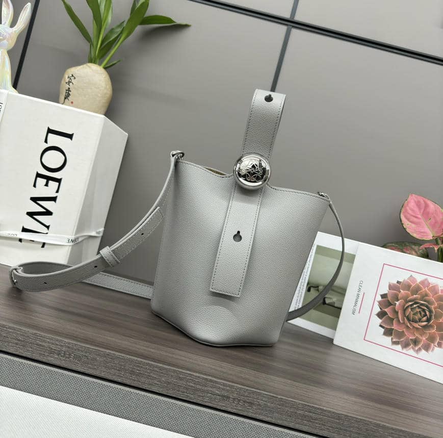 0015-New Pebble Bucket